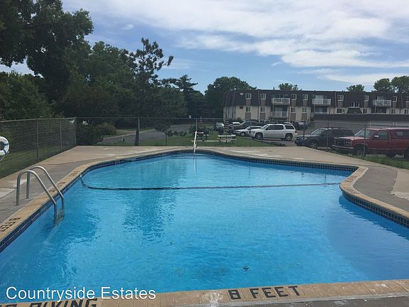 3rd image of 624 N Oaks Dr APT 106
