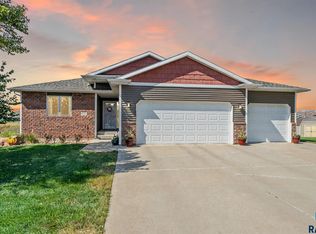 1035 N Spencer Ln, Tea, SD 57064