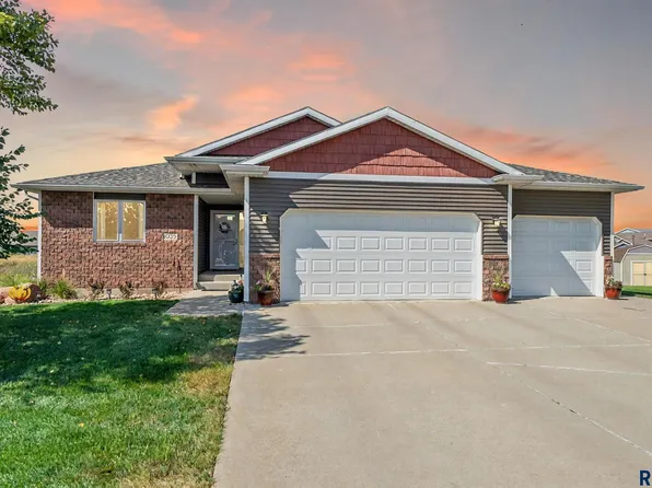 1035 N Spencer Ln, Tea, SD 57064