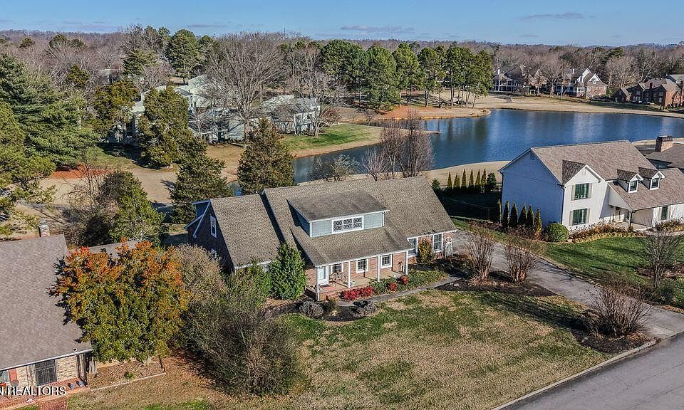 1st image of 441 E Fox Den Dr