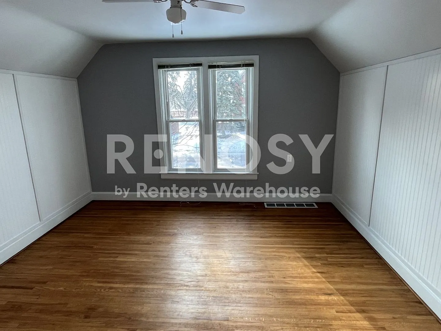 4BD/2BA in Newport Available Now! — Photo 4