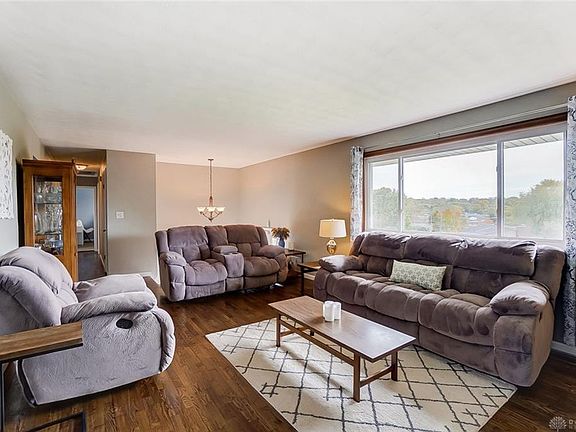 5th image of 738 McGuire Cir