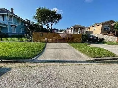4517 Avenue K — Photo 17