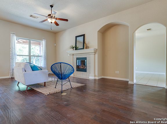 5th image of 9411 Holly Pl