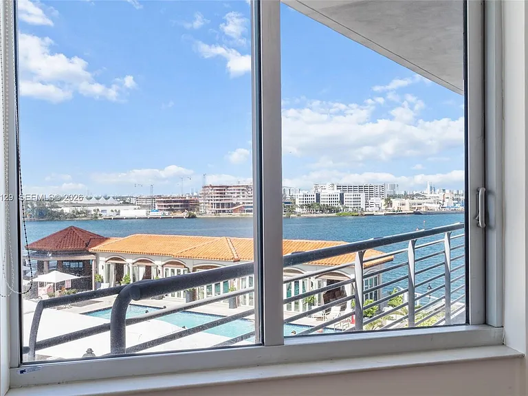 335 S Biscayne Blvd #908 — Photo 18