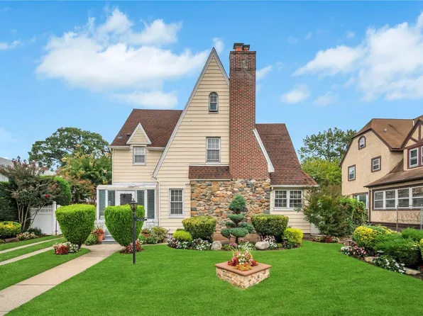 114-21 178th Street, Addisleigh Park, NY 11434