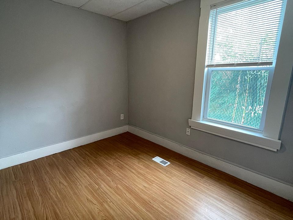 39 Birch St Worcester MA Zillow