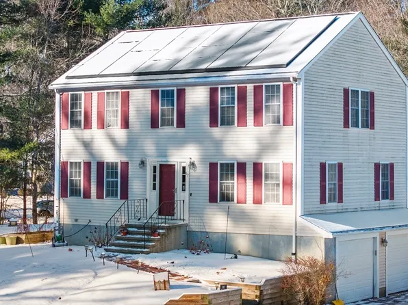 17 Fieldcrest Dr, East Bridgewater, MA 02333