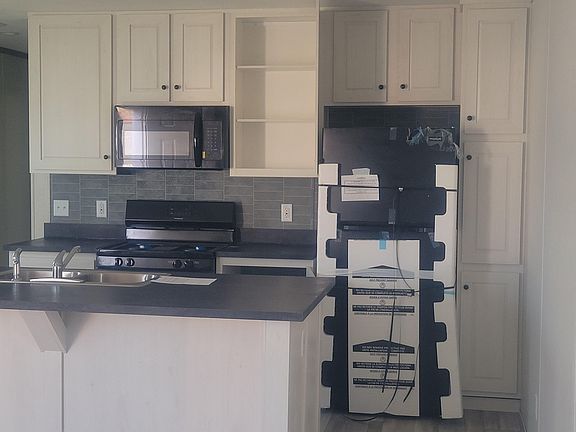 3rd image of 228 Golfview Ct #94