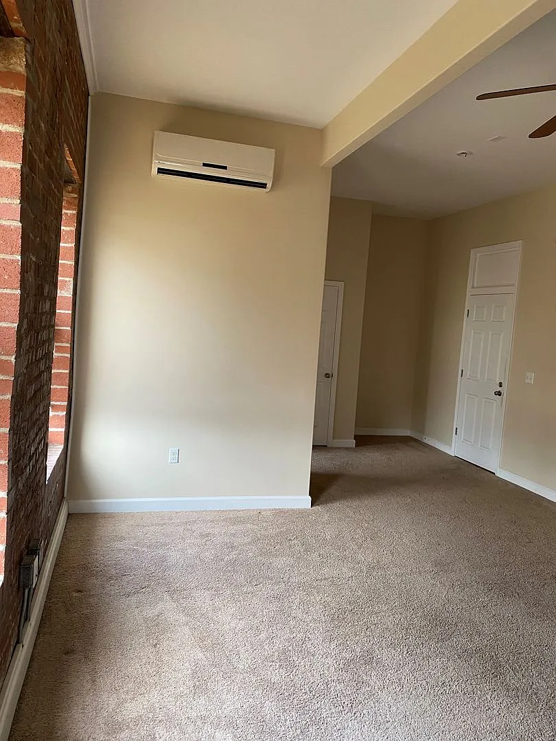 Downtown loft apartment, one bedroom one bath — Photo 2