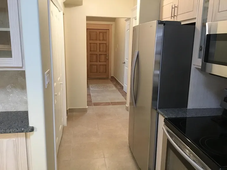 1910 Spanish Oaks Dr SE — Photo 2