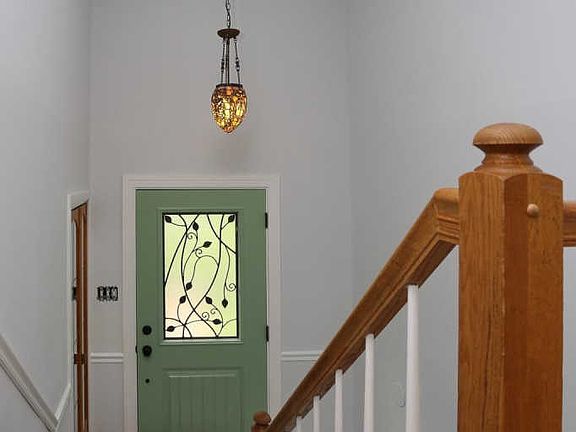 3rd image of 413 Holly Dr