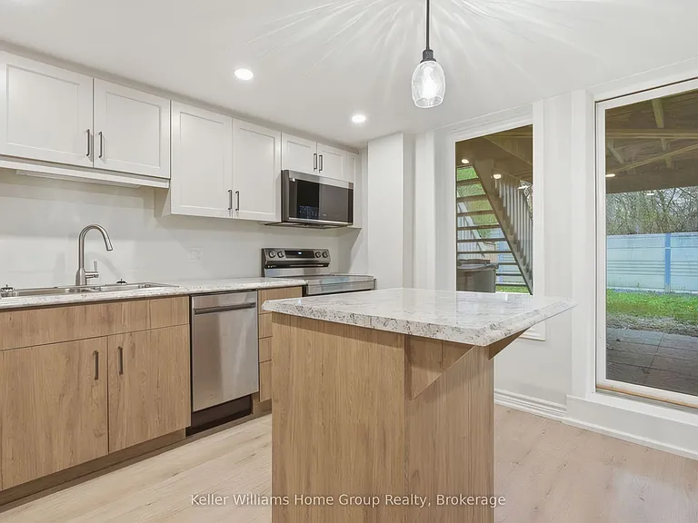 33 Milson Cres #LOWER — Photo 9