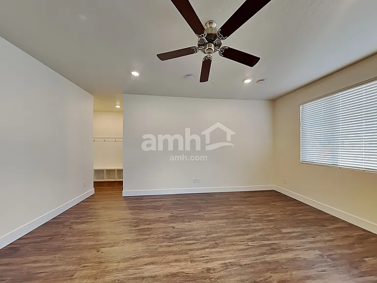 1034 Jillian Ave — Photo 6
