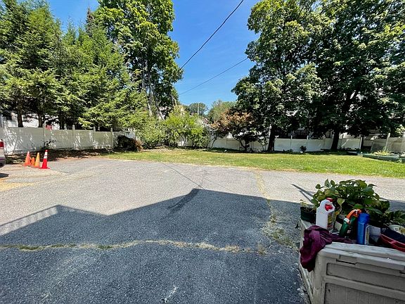 4th image of 328 Highland St