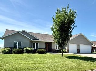 906 Sunrise Blvd, Redwood Falls, MN 56283