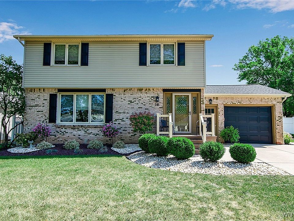 1st image of 141 Sprucewood Ter