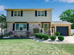 141 Sprucewood Ter, Williamsville, NY 14221