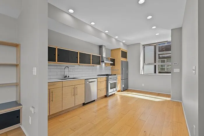 2351 Yale Ave E — Photo 15
