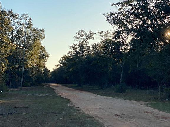 4th image of Grand Oak Ln