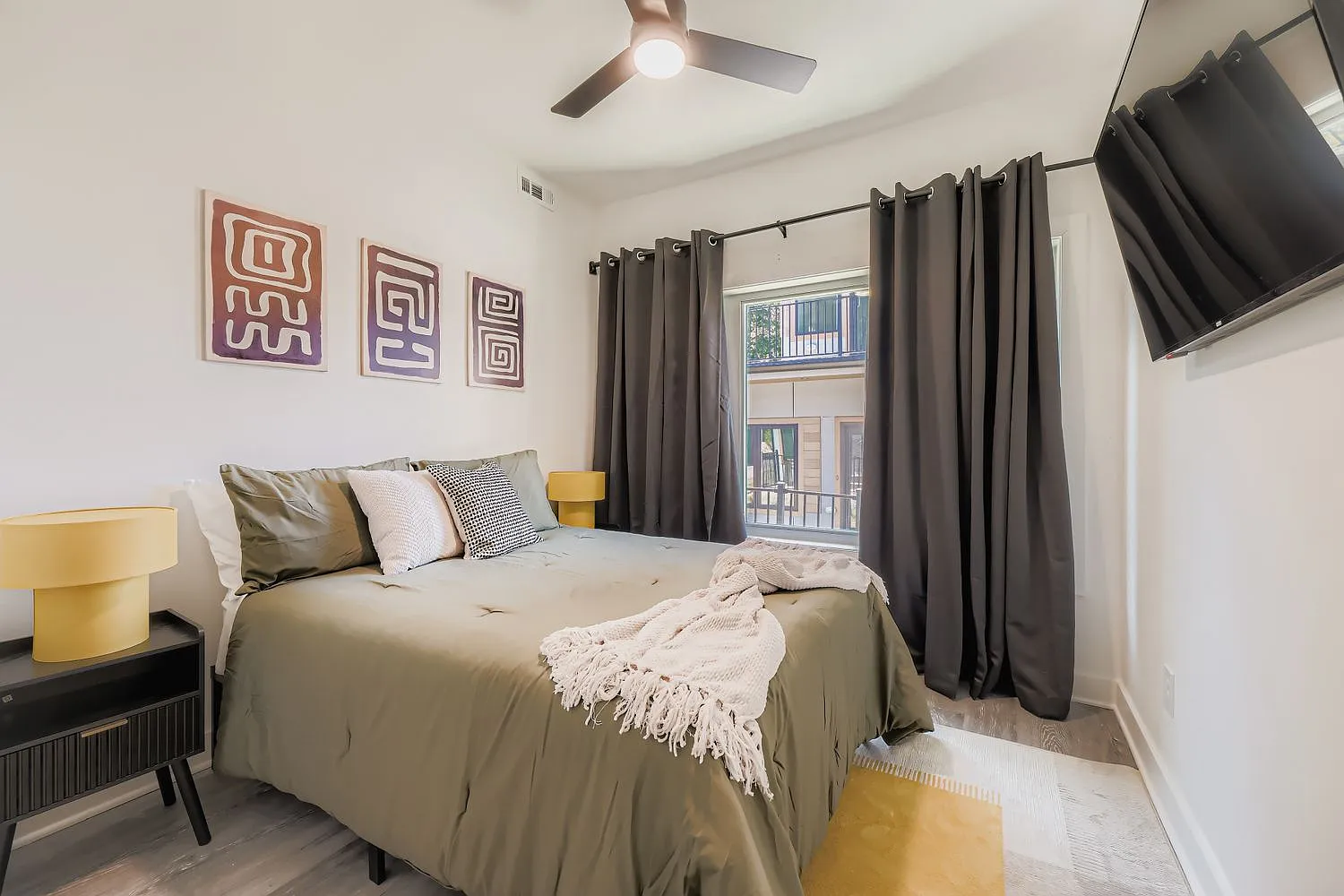2 bed, 784 sqft, $3,600 — Photo 2