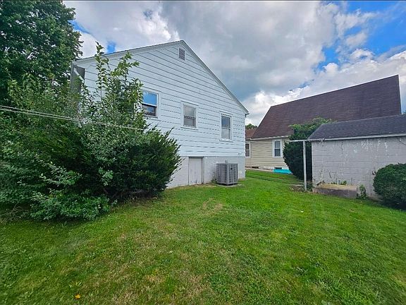 5th image of 222 Vine St