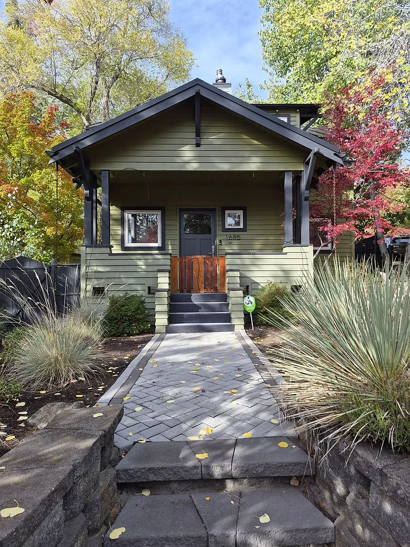 1685 NW 4th Street — Photo 2