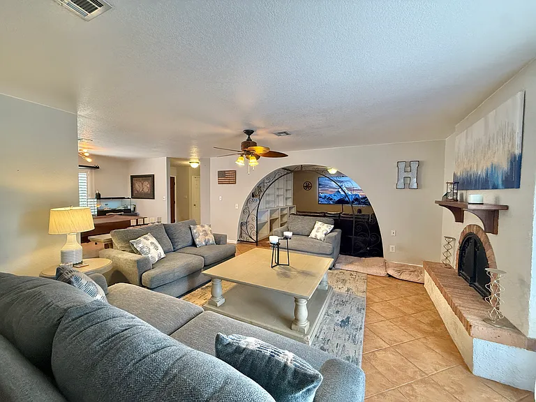 1120 S Hereford Ave — Photo 8