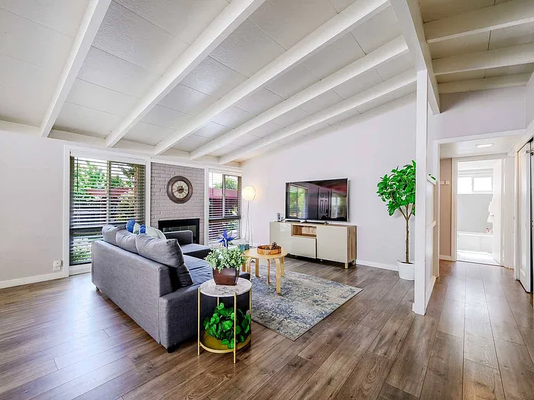 3410 Pepper Tree Ln — Photo 8
