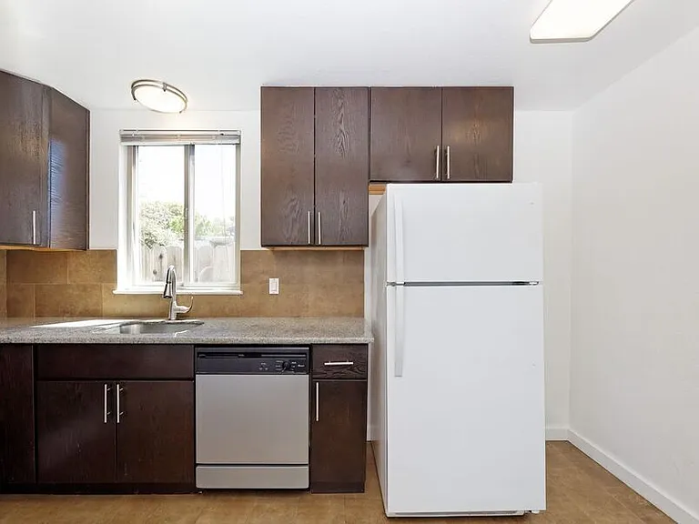 2231 Ward St — Photo 39