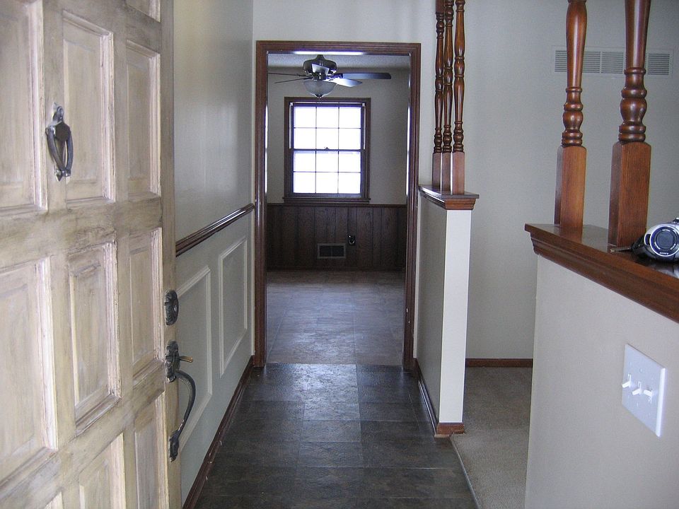 1st image of 205 NW Highland Ln
