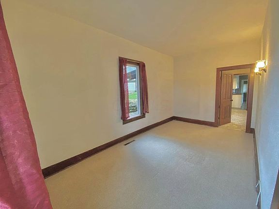3rd image of 33 N Pleasant St