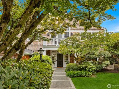 3221 E Morley Way, Seattle, WA, 98112