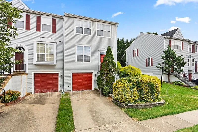 3 bed, 4.0 bath, 1360 sqft, $3,400 — Photo 3