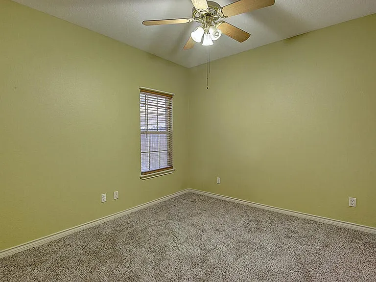 7642 Dallas St — Photo 37