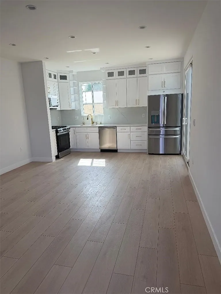 3 bed, 1300 sqft, $4,000 — Photo 3
