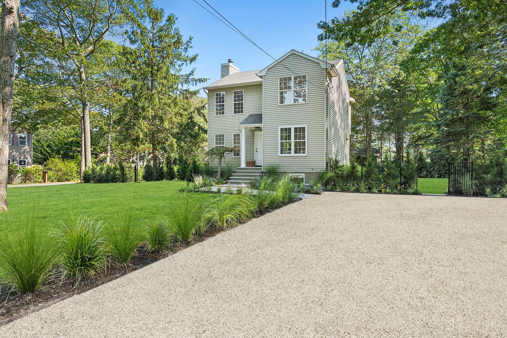  BEACH HOUSE PEBBLE DRIVEWAY AND STONE WALKWAY WITH DRIVEWAY FOR 4 CARS