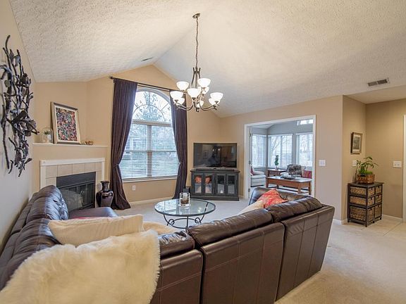 3rd image of 4344 Bridgelane Pl
