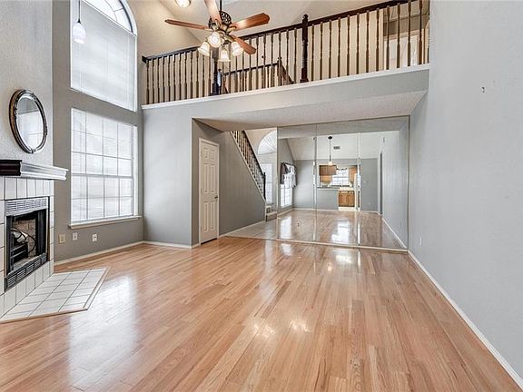 2nd image of 1249 Royal Crescent Dr