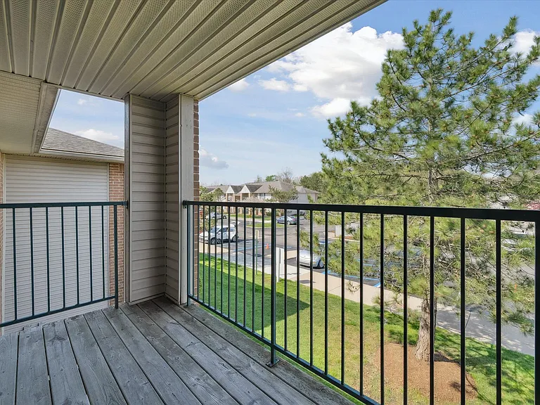One Bedroom - 1 Bed / 1 Bath - 699 Sq.Ft.