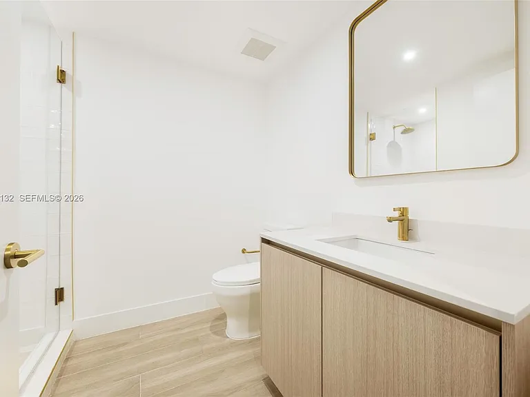 90 NE 32nd St #504 — Photo 11