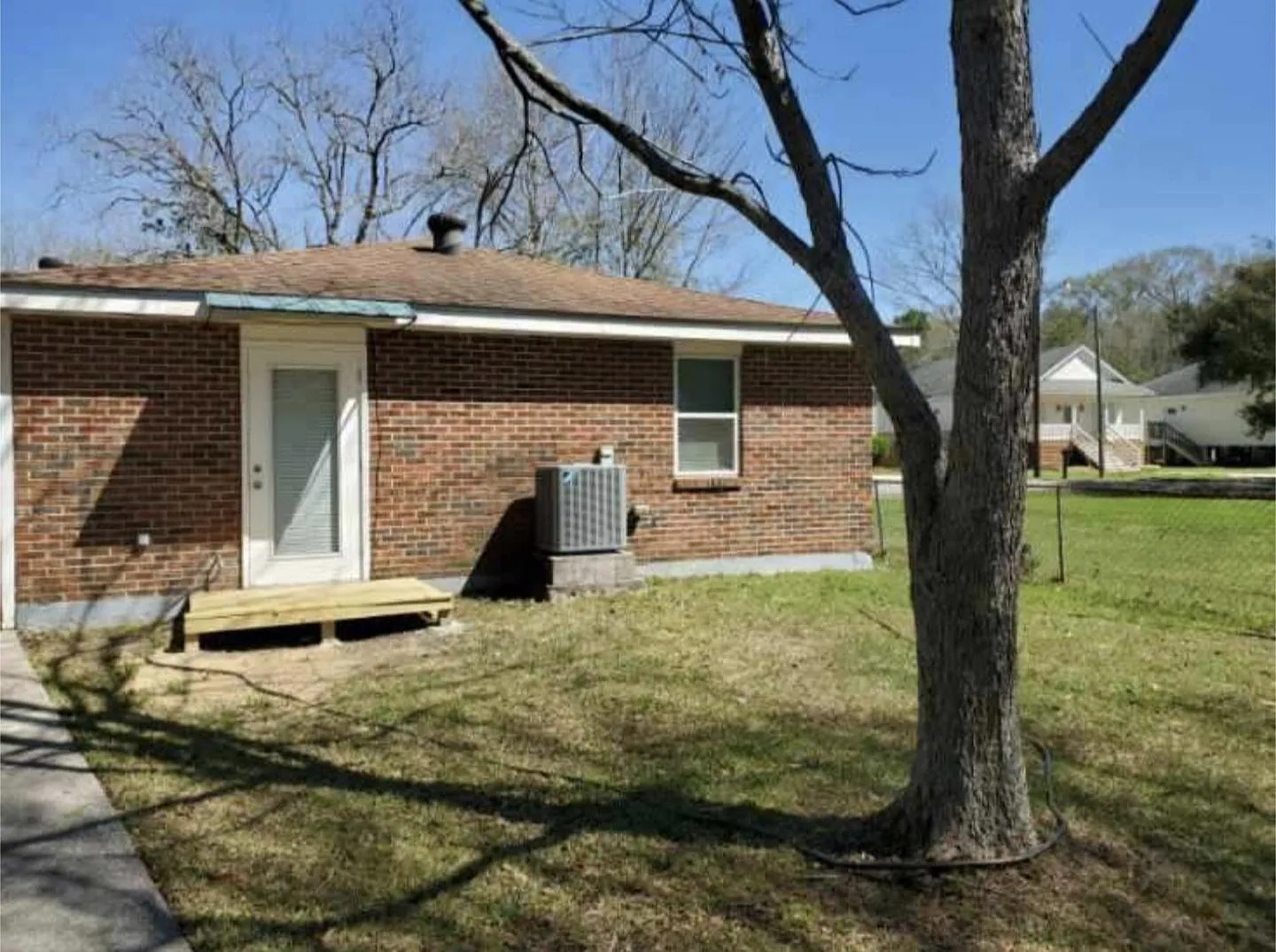 3 bed, 1390 sqft, $1,600 — Photo 2