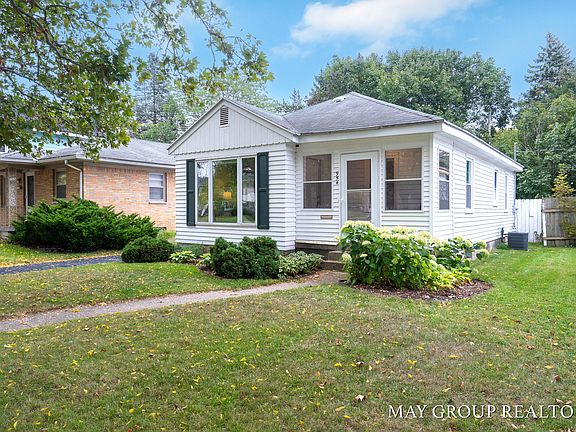 3rd image of 954 Lake Michigan Dr NW