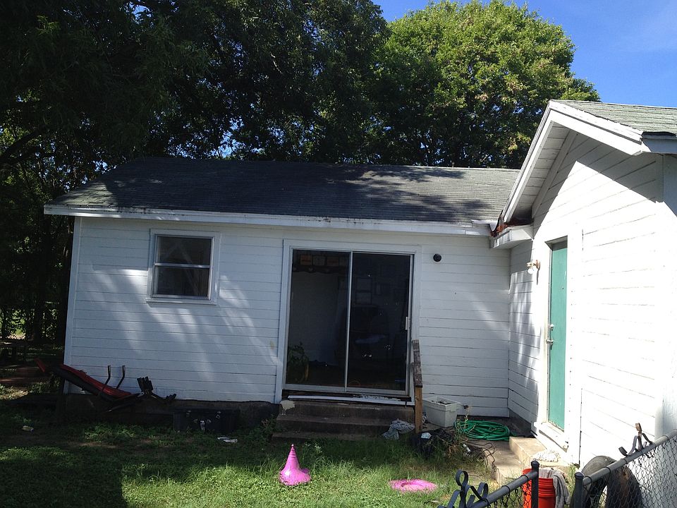 2nd image of 801 Pecan Ave