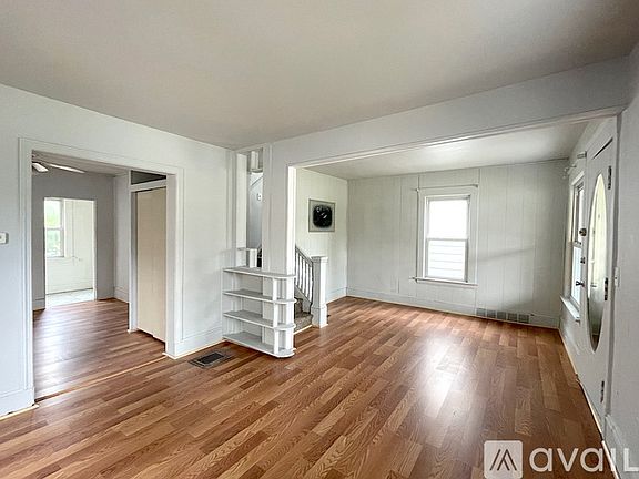 3rd image of 3906 Mapledale Ave