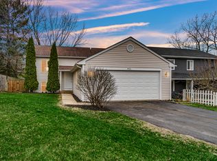 2466 Sunlight Ct, Aurora, IL 60502