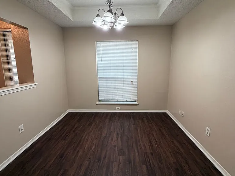 1221 Castleman Dr — Photo 4