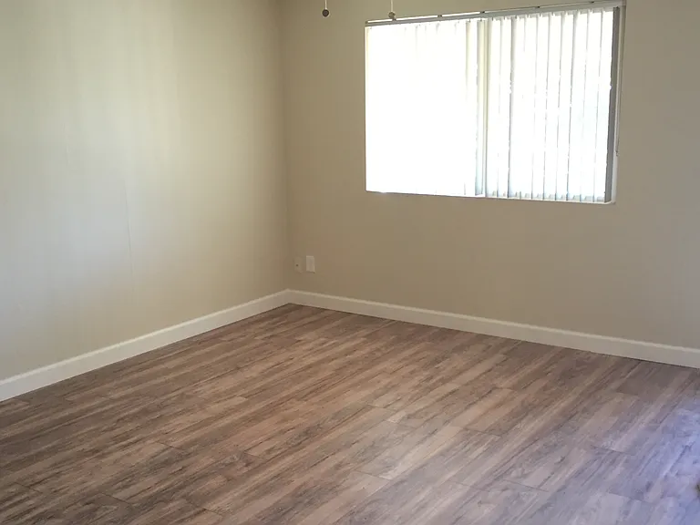 8521 E Portland St — Photo 6
