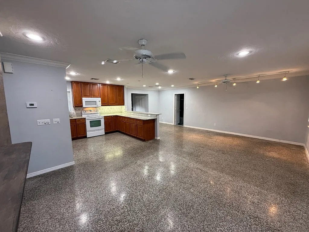 3 bed, 1601 sqft, $2,050 — Photo 4