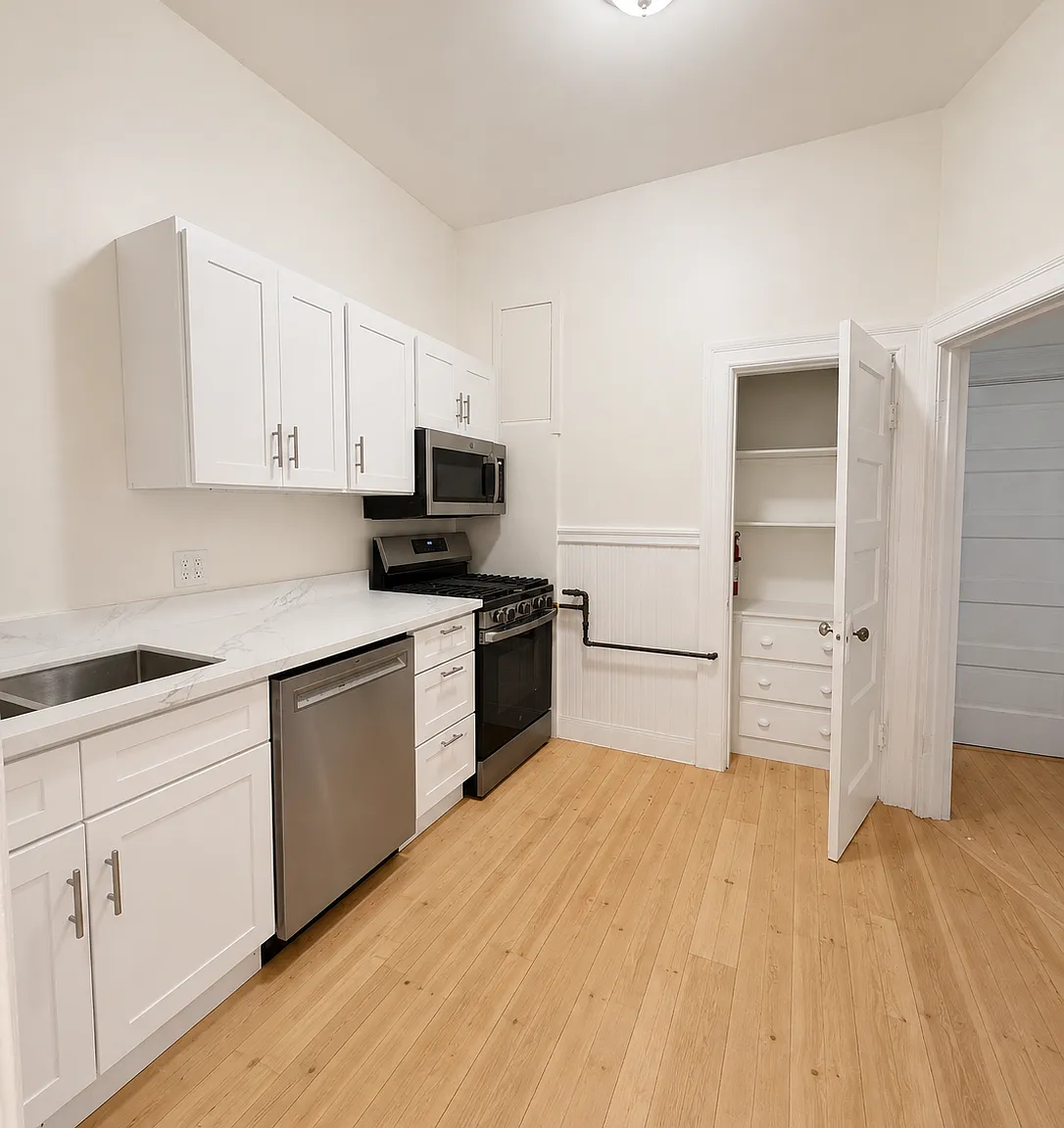 2 bed, 850 sqft, $6,500 — Photo 2